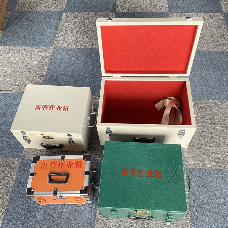 海港爆破工程作业箱如何选择？玻璃钢与传统材质的全面对比